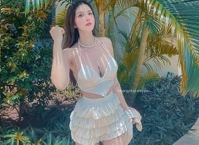 น้องสาวค้นพบจุดจบและหน้าอกเซ็กซี่ของเธอ