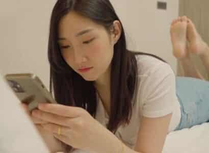 พวกคุณโหยหาหน้าอกเซ็กซี่ของหญิงสาวในรถไฟ