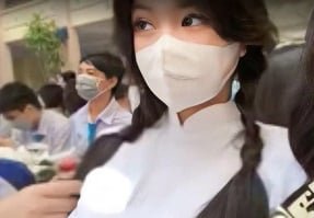 เด็กชายที่มีอายุมากกว่าที่เหมาะสมกับแม่เลี้ยงในความหลงใหล