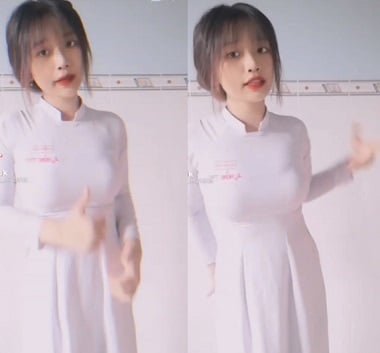 พี่สาวสวยเต็มไปด้วยหน้าอกหวานขี่ผู้ชายที่แข็งแกร่ง