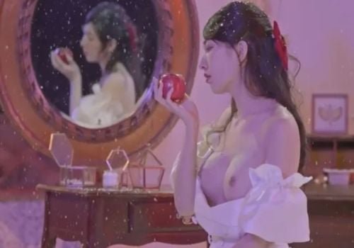 สาวสวยค้นพบยาที่เพิ่มขึ้นและความประหลาดใจ