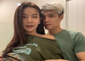 พี่สาวสองคนเดินเล่นในเกม Sweet Honey เหมือนในภาพยนตร์ร้อน