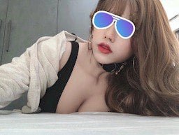นักเรียนหญิงที่มีเสน่ห์สร้างความรักกับครูหล่อ
