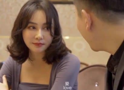 เด็กชายผู้โชคดีได้รับเชิญจากเพื่อนบ้านเพื่อตอบสนองความหลงใหลของเขา