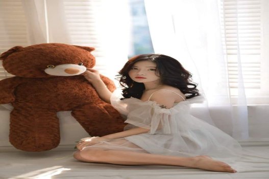 Vanna Bardot ชอบสำรวจความลับของเพื่อนที่ดีที่สุดของเขา