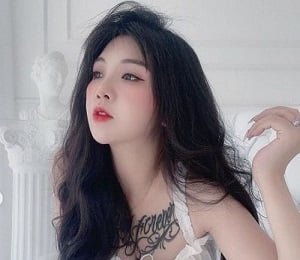 ในตอนเช้าเธอชอบดูดคนรักของเธอ
