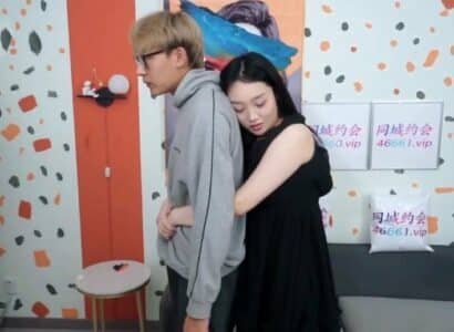 ภรรยาแอบมีความสัมพันธ์กับชายหนุ่มในขณะที่สามีของเธอไม่อยู่